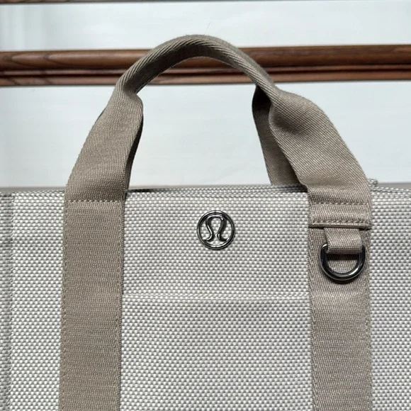 Lululemon Mini Boxy Tote 4.5L ivory tan EUC - Picture 2 of 8